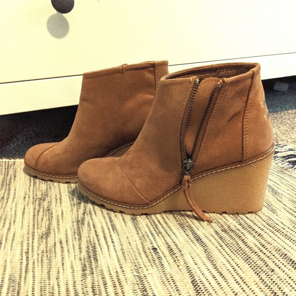 avery wedge bootie